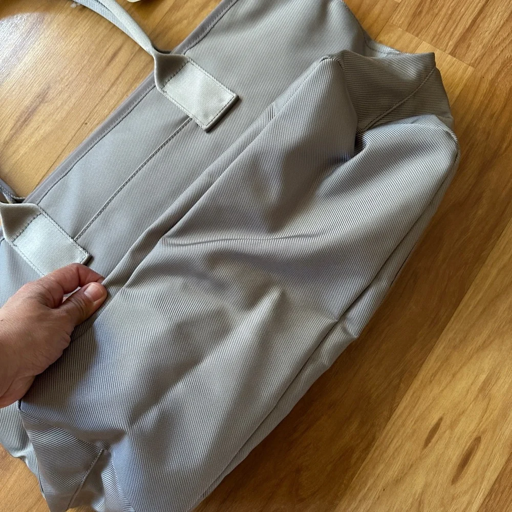 NWT Lululemon City Adventurer Tote Dark Chrome 24L - Picture 9 of 13